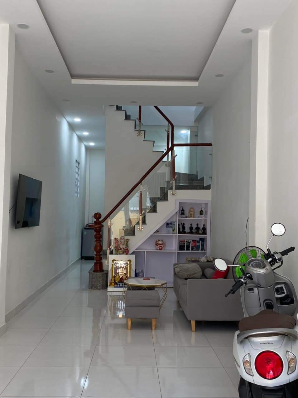 Cần Bán Nhà Ngộp Bank Giá Gấp 5 tỷ 2 Thương Lượng, Nhà DT 150M. 2 Lầu Đường Bế Văn Cấm Quận 7