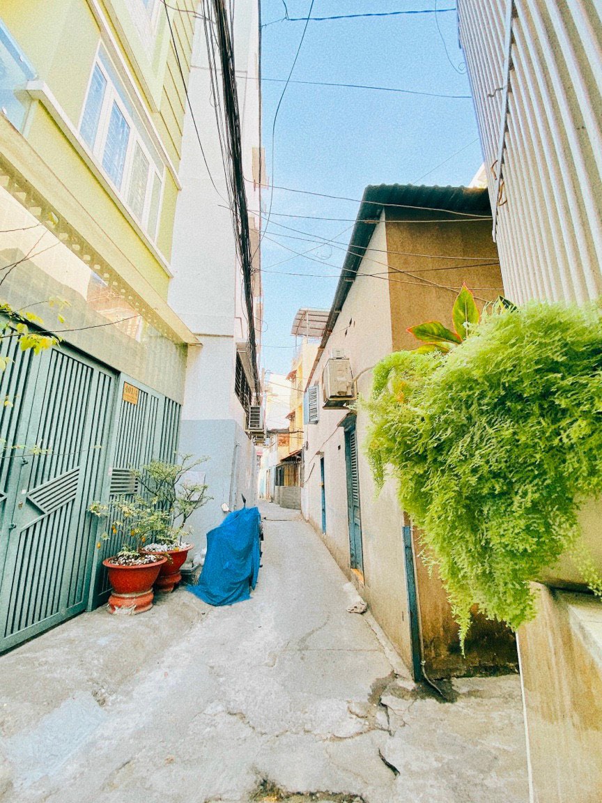 Bán gấp nhà hẻm 1 sẹc đường Cách Mạng Tháng 8, P13, Q10 - Giá: 1.9 tỷ