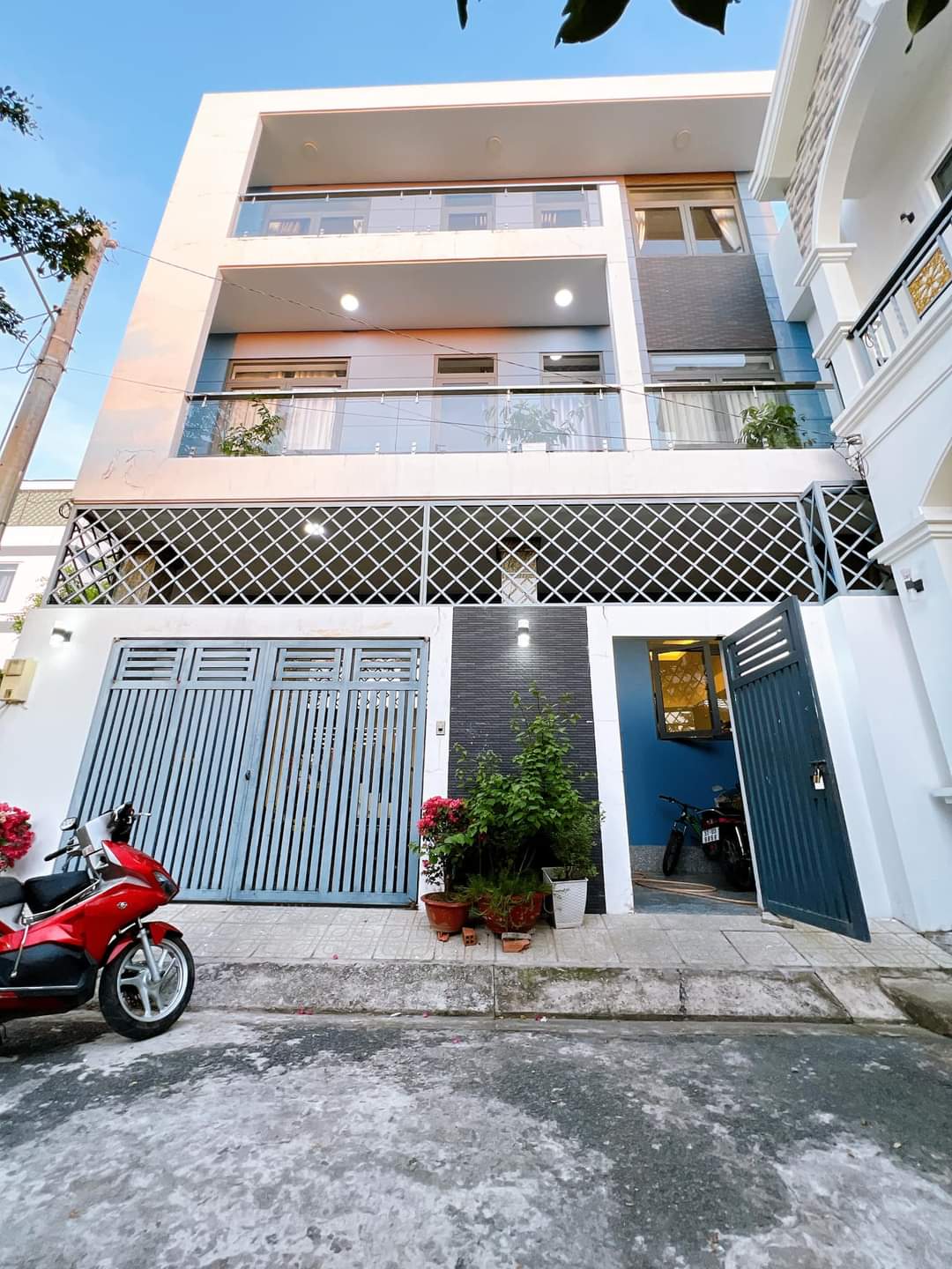 NHÀ BÁN XÊ HƠI ĐÕ CỬA- TRỆT 2 LẦU -GIÁ NHỈNH 5 TỶ