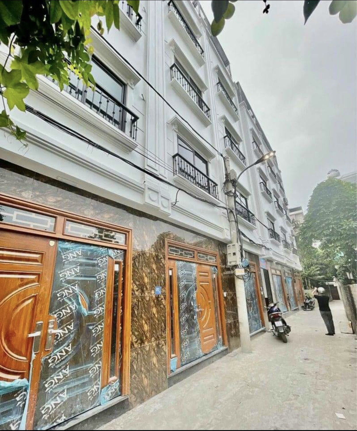 Hàng Hot, Nhà 5 tầng oto đỗ cách 15m, rẻ nhất di trạch, gần các trường học, chợ,