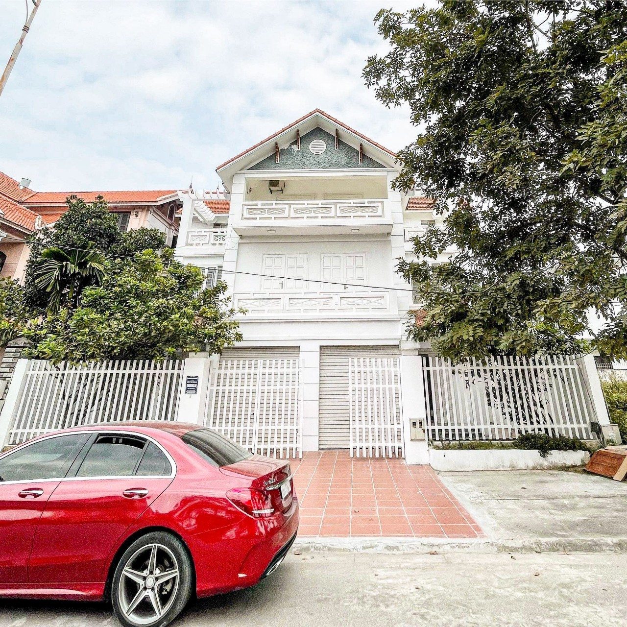 Biệt thự Mê Linh cực rộng 290m mặt đường 25m GIÁ 9.9 tỉ cực đẹp ngay gần Cầu Rào