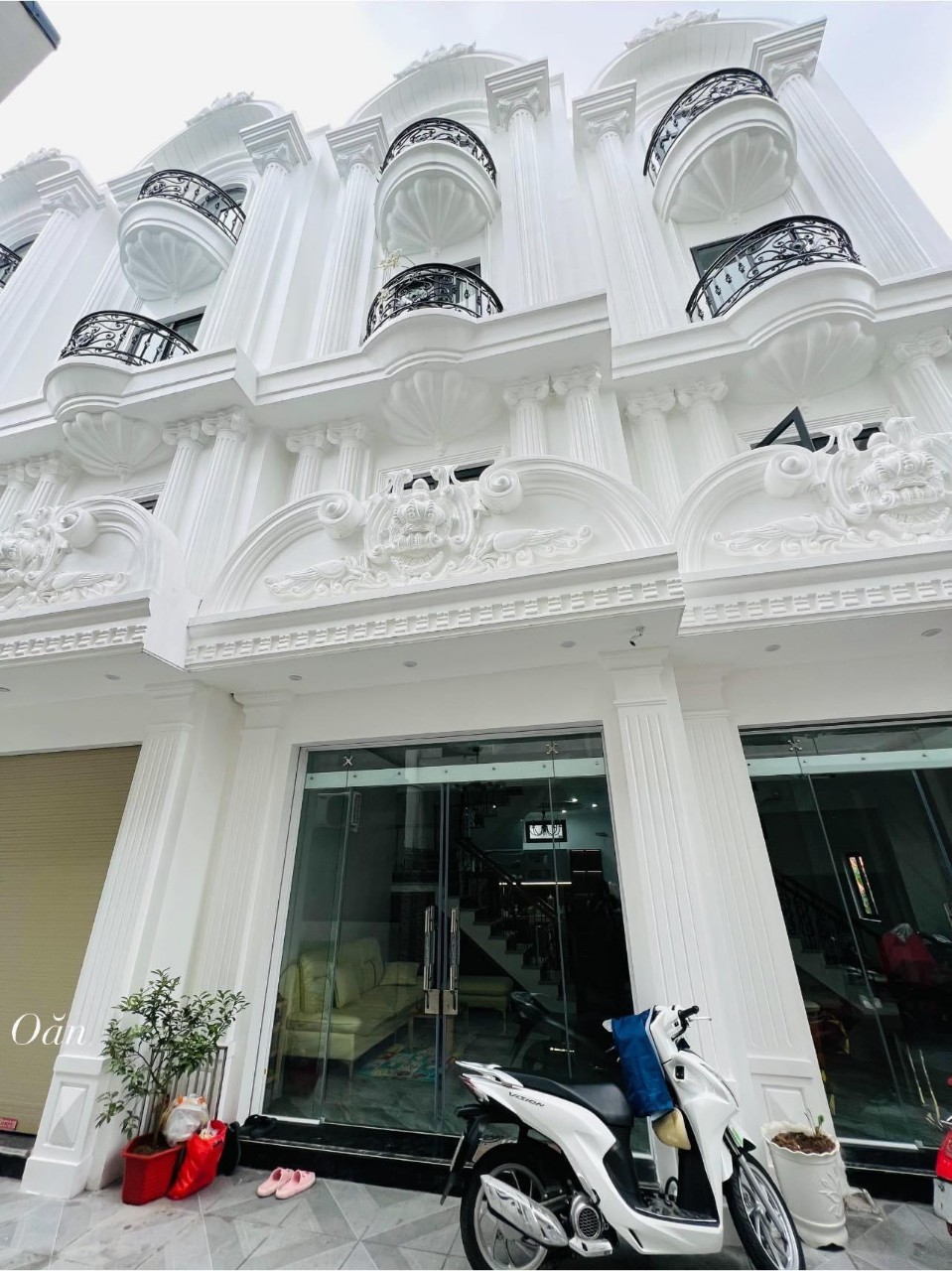 Nhà xây mới cực đẹp GIÁ 3.1 tỉ Phố Chợ Hàng, diện tích 40m x 4 tầng ngõ rộng ô.tô gần nhà