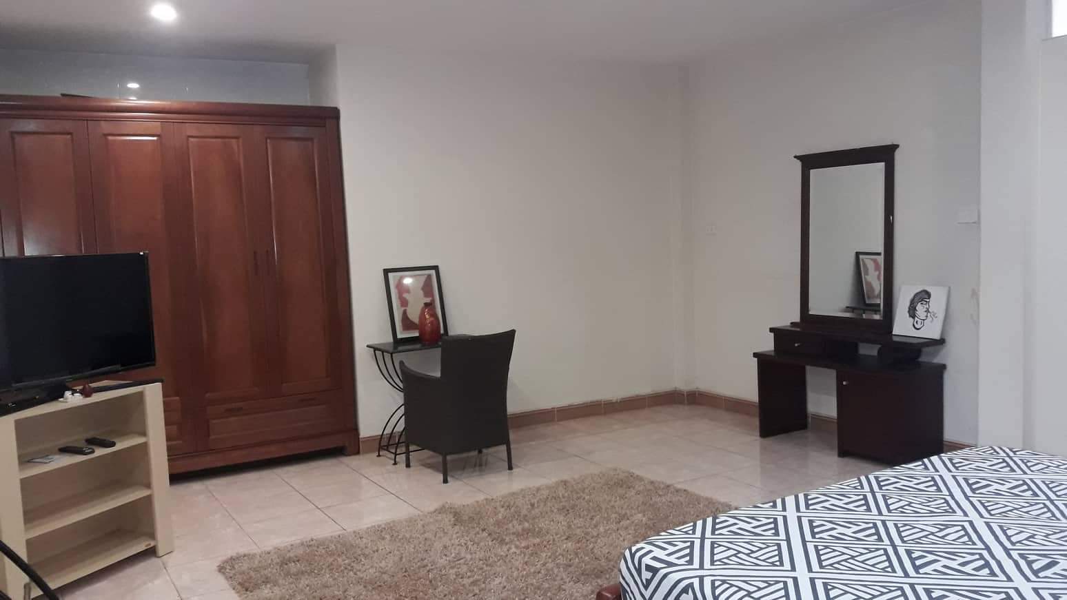 Cho thuê nhà Xuân Diệu, Tây Hồ, 50m2 x 4 tầng, đủ đồ, 10 triệu/tháng