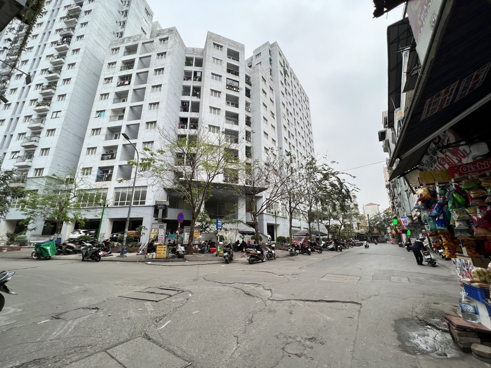 Mặt phố nguyễn Thị Định , Cầu Giấy,80m, Mt6m giá rẻ 28 tỷ.