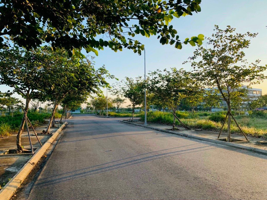 HẠ GIÁ SÂU! 144m2 FPT giá 3,3tỷ