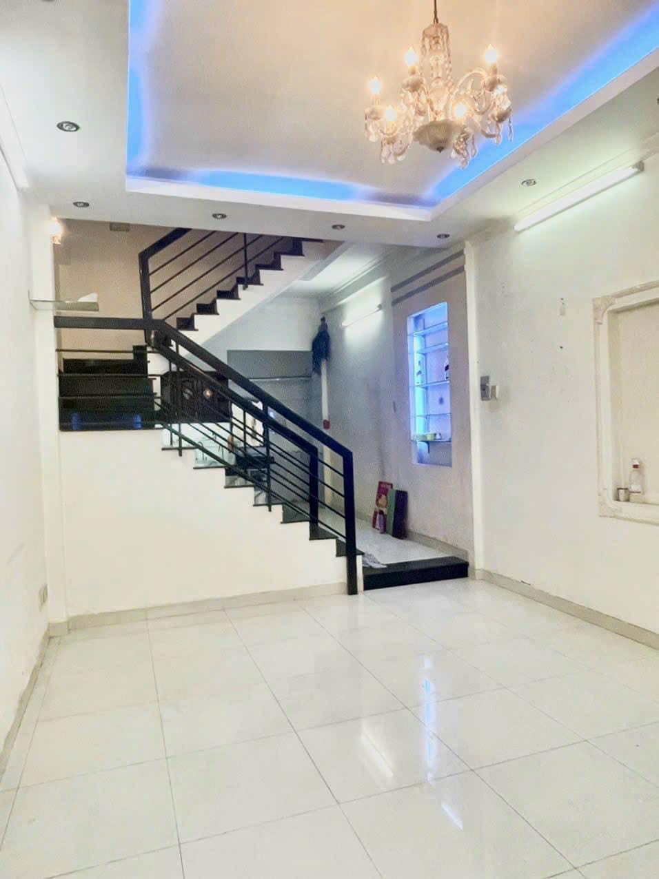 Bán nhà Nguyễn Văn Công- P3- Gò Vấp.+ Diện tích: 4m x 13m x 2 tầng BTCT.+ Giá: 4.68 tỷ TLNhà ngay trung tâm Gò Vấp.