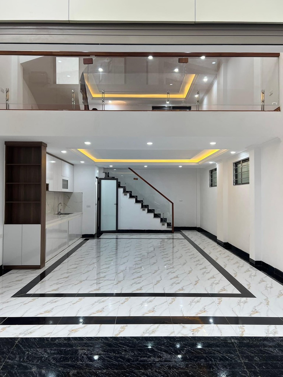 Bán nhà Ngọc Hồi, 60m x 5T x 5.8 tỷ, LÔ GÓC - NGÕ THÔNG - Ô TÔ 7 CHỖ VÀO NHÀ - KINH DOANH