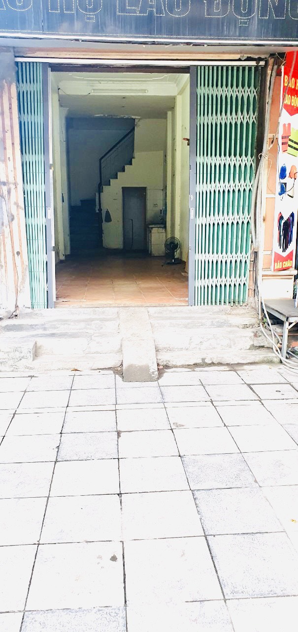 Chính chủ cho mặt đường Quang Trung, Hà Đông, Hà Nội Dt30m2x3 tầng Giá 12tr/th