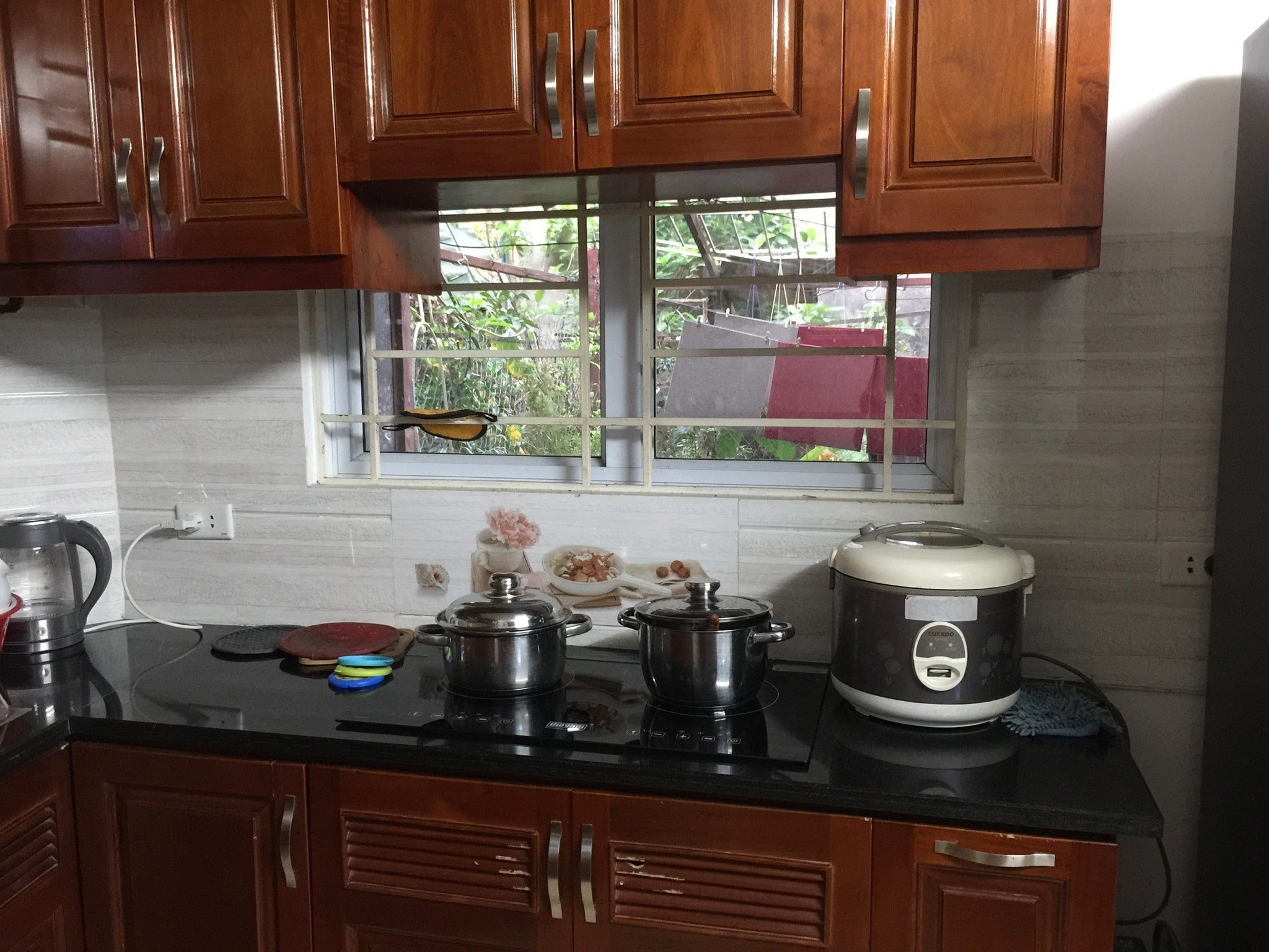 Hơn 4 tỷ, DT 38m2, bán nhà Giang Biên, Long Biên, cạnh trường học, chợ - gara ô tô