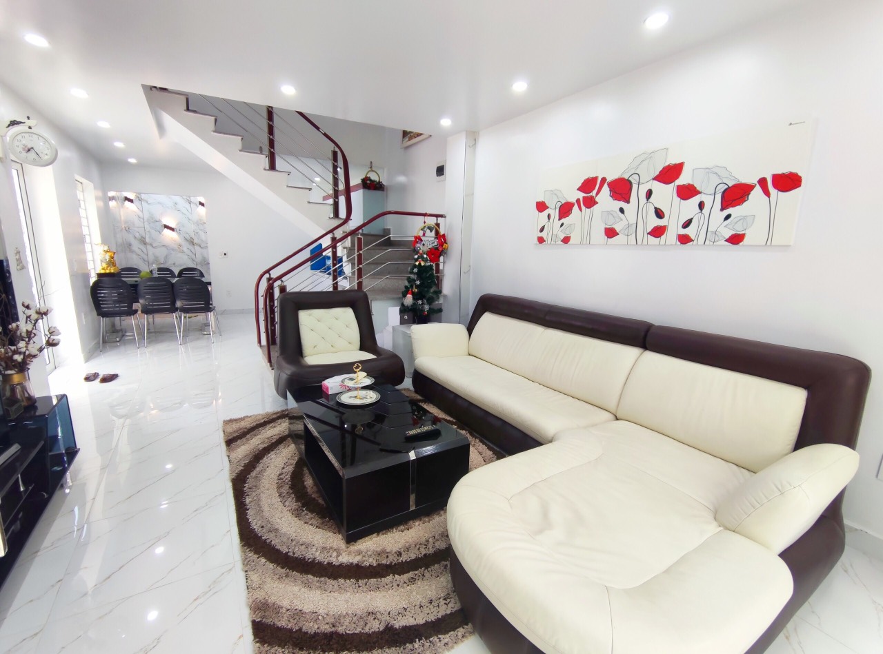 Bán nhà 4 tầng lô góc cực thoáng, ngõ nông, 40m x 4 tầng GIÁ 2.85 tỉ Thư Trung - Ngô Gia Tự