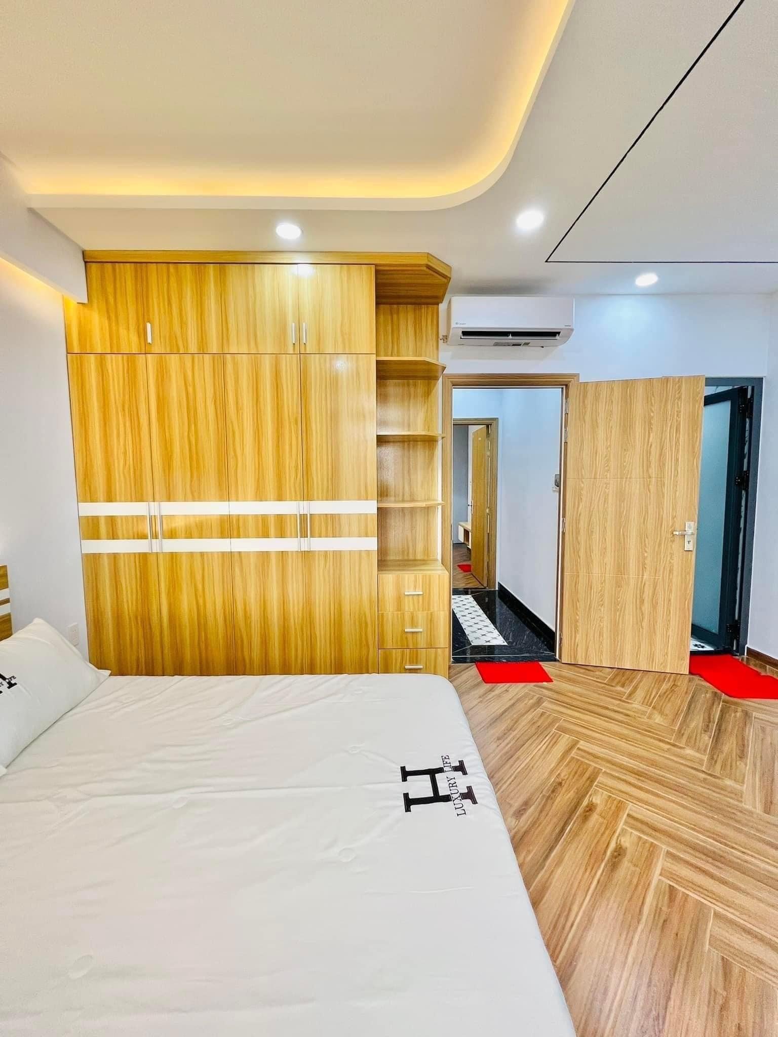 Bán gấp nhà HXH sát nhà Hòa Hảo Q10, 4 tầng, đang TN 40tr 1 tháng, 8PN, 56m2, 9.5 tỷ