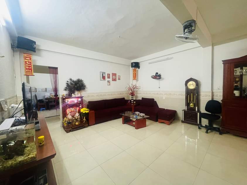 Tân Kỳ Tân Quý, Ngang 6.3x15.5, nở hậu L8.2m. Tổng 114m2. 3 Tầng. Giá 12.5 tỷ tl