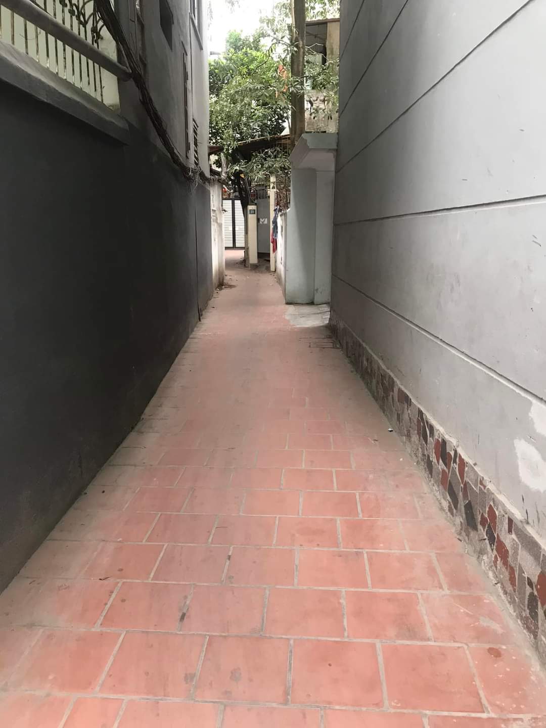 BÁN NHÀ NGÕ THỊNH QUANG ĐỐNG ĐA BÁN ĐẤT TẶNG NHÀ - NGÕ TRƯỚC NHÀ RỘNG ĐỂ XE MÁY THOẢI MÁI.