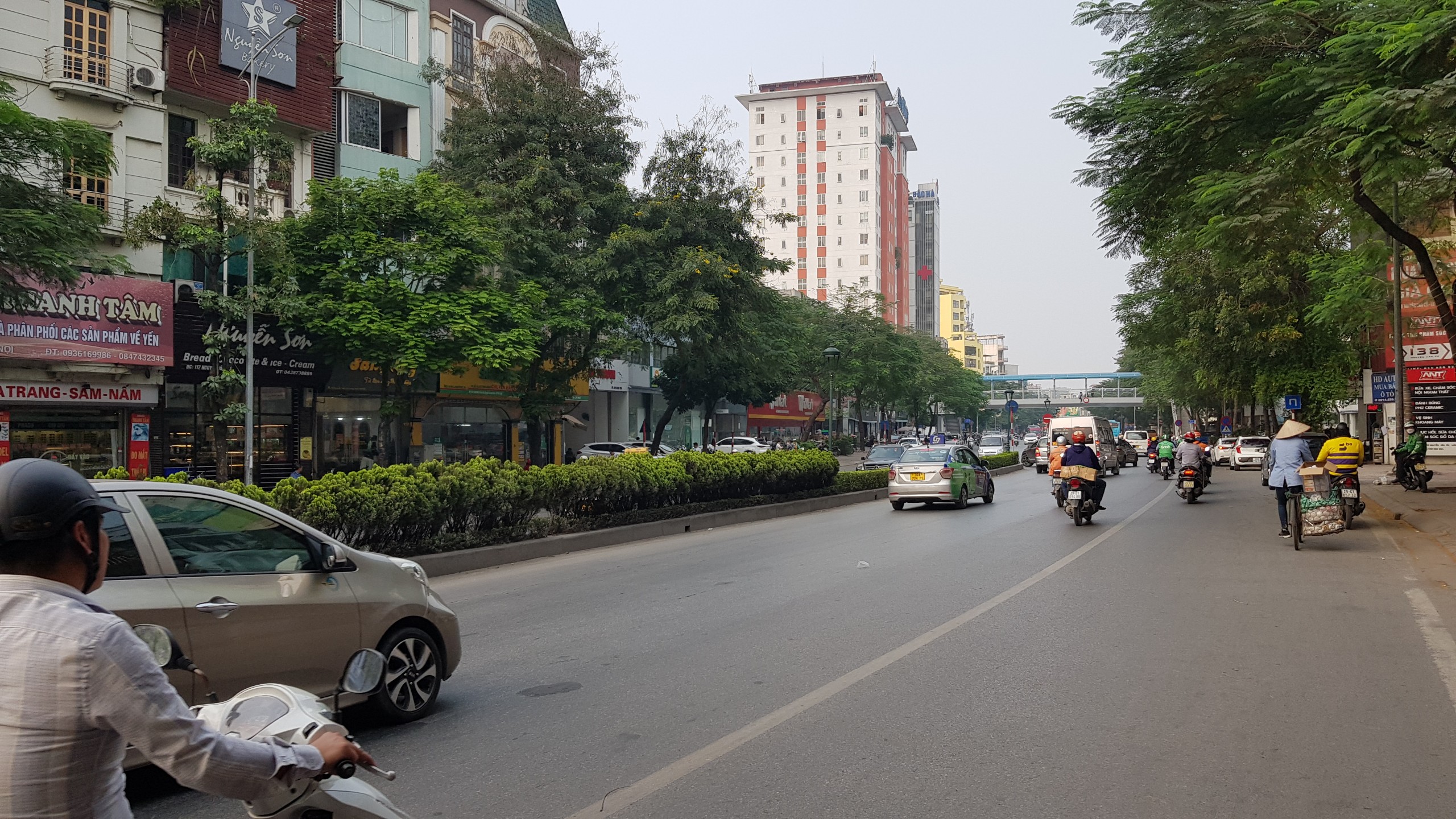 Bán nhà mặt phố Nguyễn Văn Cừ - Vỉa hè 5m - 1 mặt phố , 1 mặt ngõ - DT: 30m2 x 4 tầng - Giá 6,8 tỷ