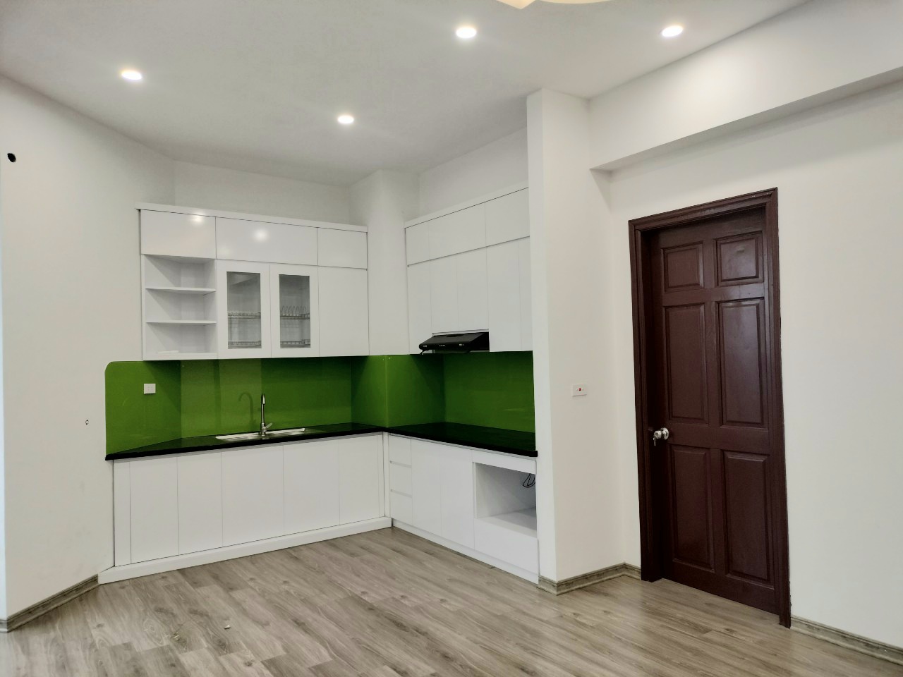 Bán GẤP căn chung cư Tân Mai, lô góc, 80m2 2 ngủ, 2 ban công, 2,7 tỷ