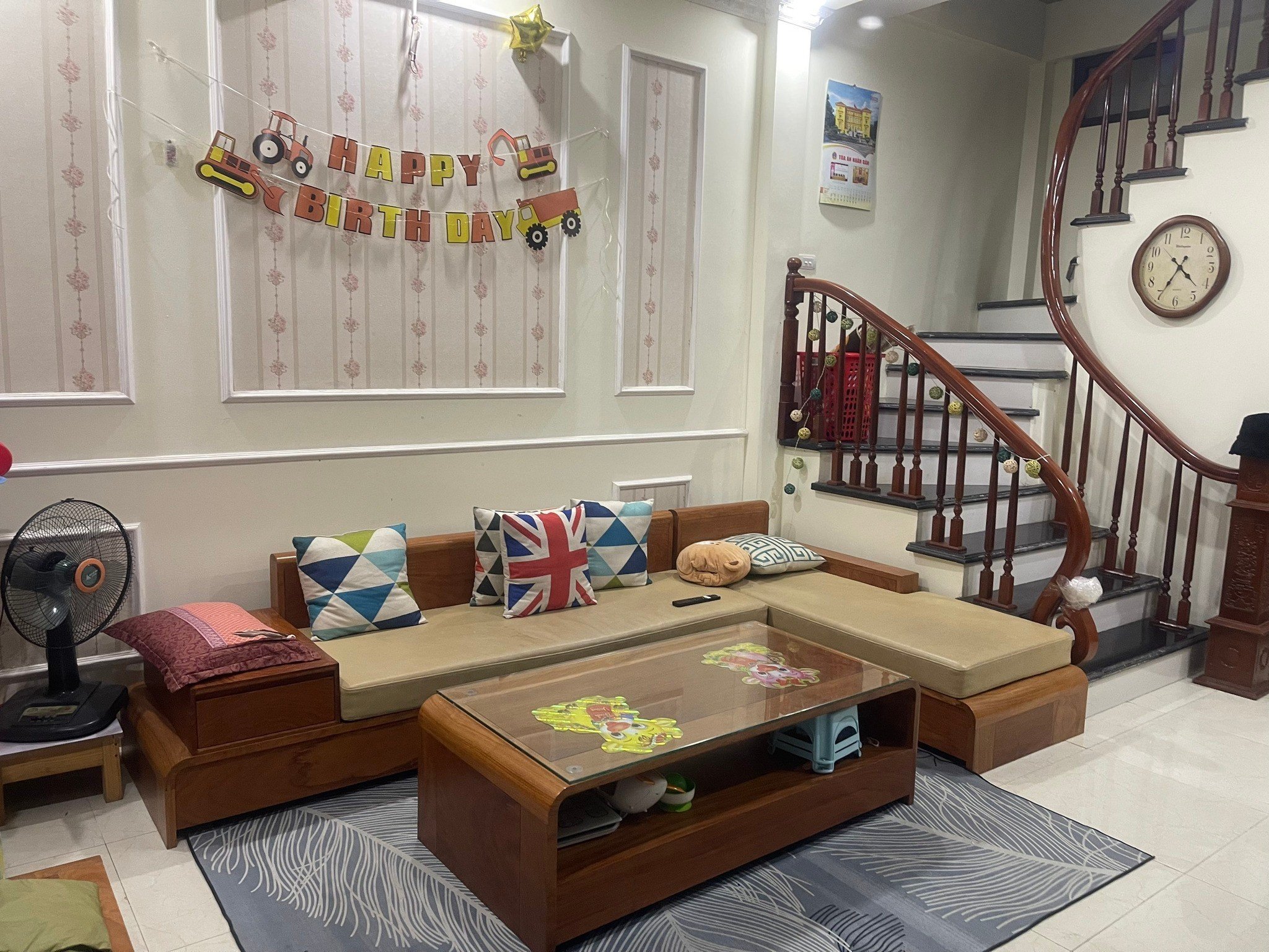 Cần cho thuê nhà nguyên căn nhà 5 tầng tại Bát Khối, Long Biên.