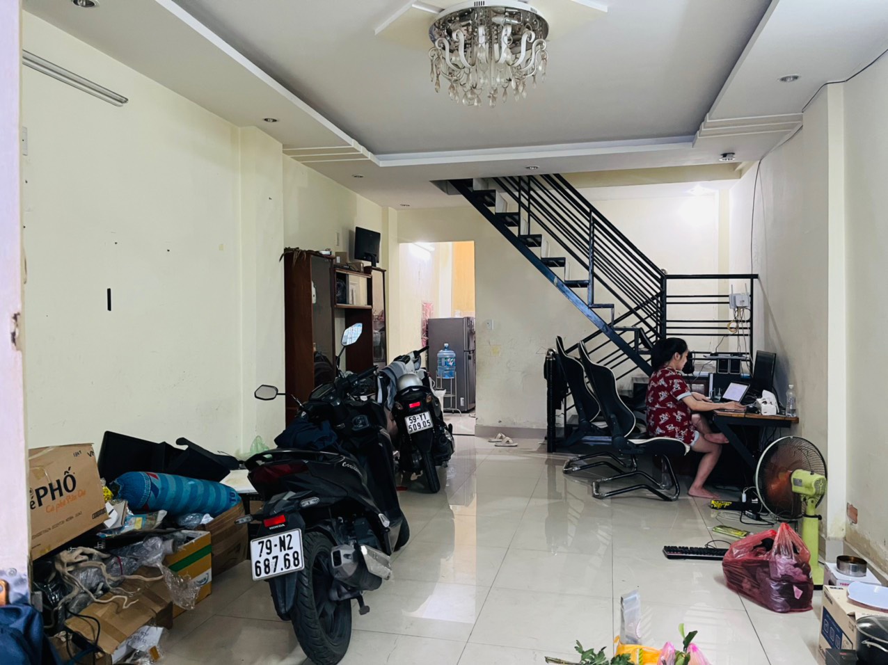 Chủ gửi bán căn nhà gần bệnh viện Hồng Đức P10-- Diện tích : Ngang 4m dài 13.5m sổ cn đủ 54m2-- Hiện trạng nhà đúc 1