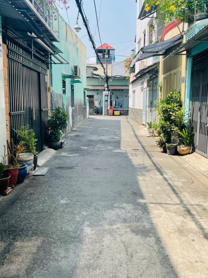 Bán nhà chính chủ Thống Nhất P11 vị trí đẹp-- Diện tích : Ngang 3.55m dài 10m sổ vuông vức-- Hiện trạng nhà cấp 3 đúc