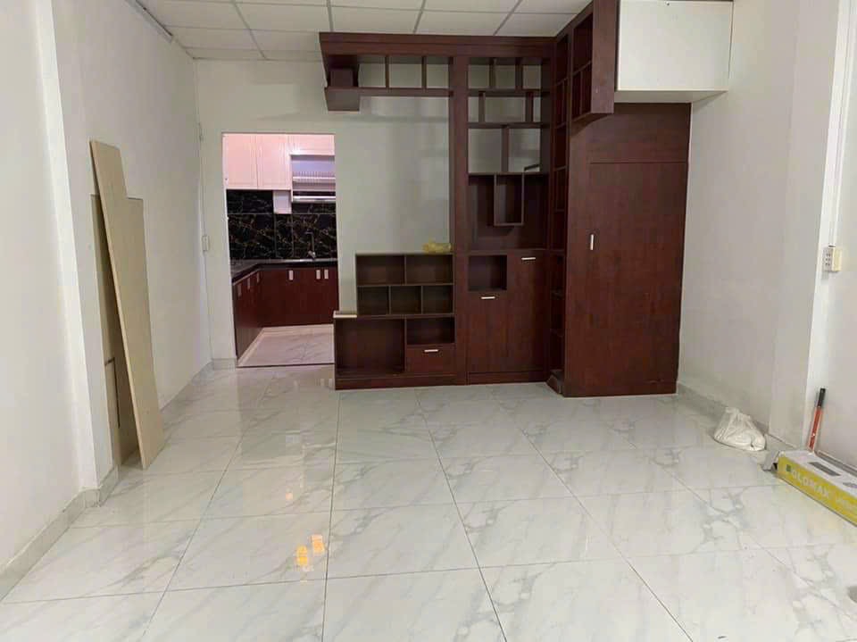 Bán nhà ngay hẻm 440 thống nhất P16-- Diện tích : Ngang 4.20m dài gần 13m cn 54m2-- Hiện trạng nhà đúc 1 tấm : 2