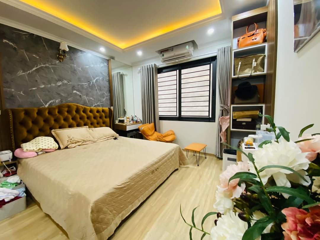 Bán nhà mặt ngõ Giáp Bát, ô tô đỗ gần, 38m2 5 tầng, full nội thất, 5,4 tỷ