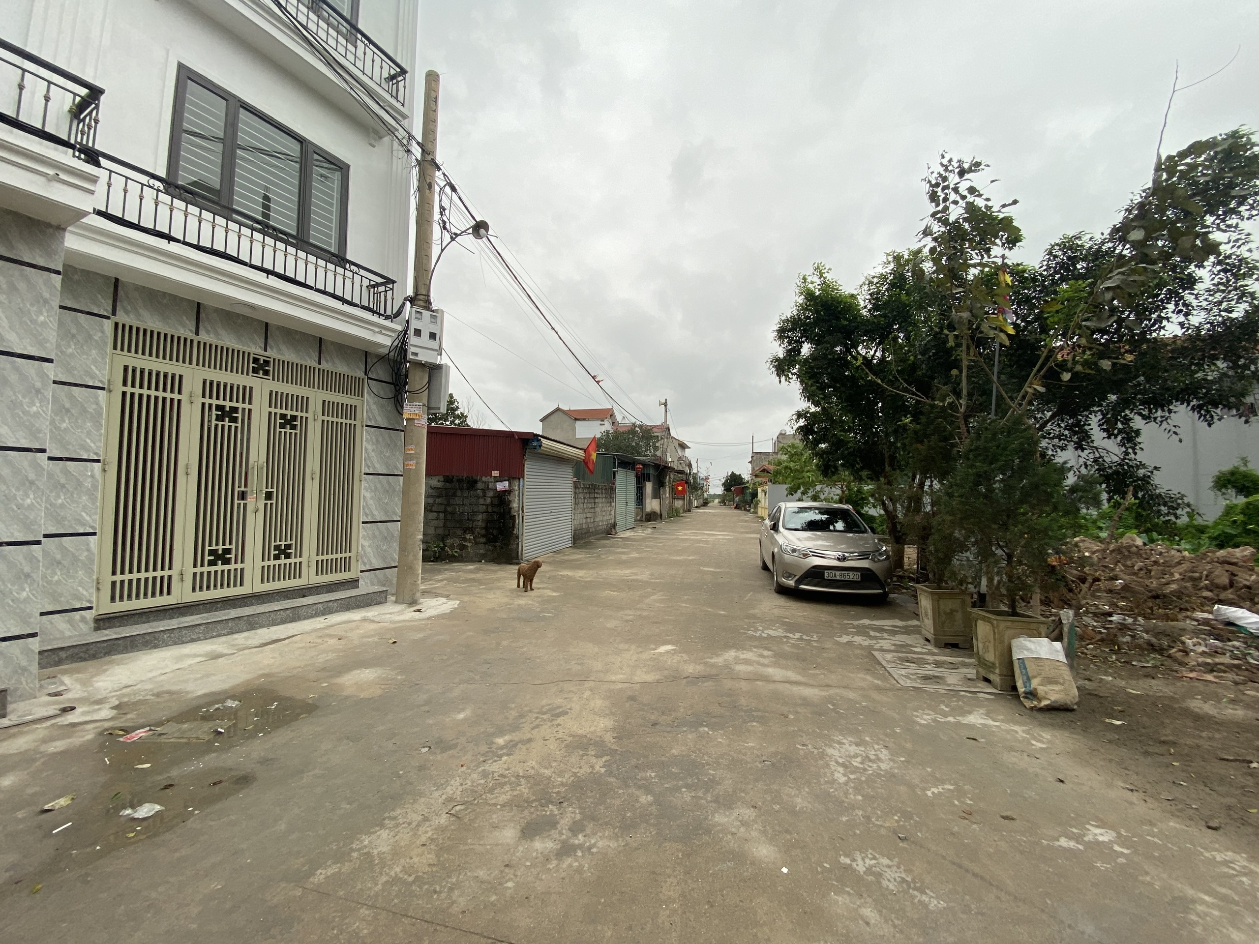 Nhà 2,3 tỷ x 31m2, Đường 10M trước cửa, VỊ TRÍ KINH DOANH, 300M ra QL21b, 3km Phố Xốm, Hà Đông.