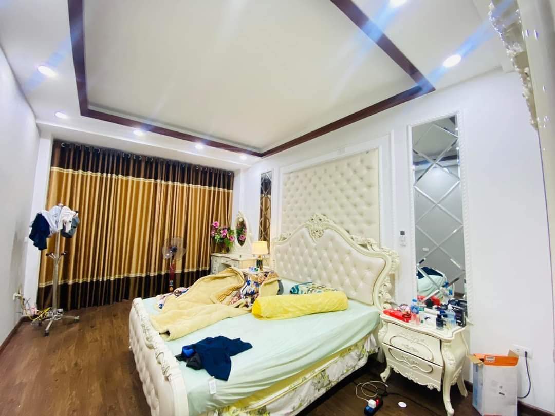 Cần bán GẤP căn nhà khu đô thị Đền Lừ, Hồ Đền Lừ, ô tô, 45m2 5 tầng, 7,9 tỷ