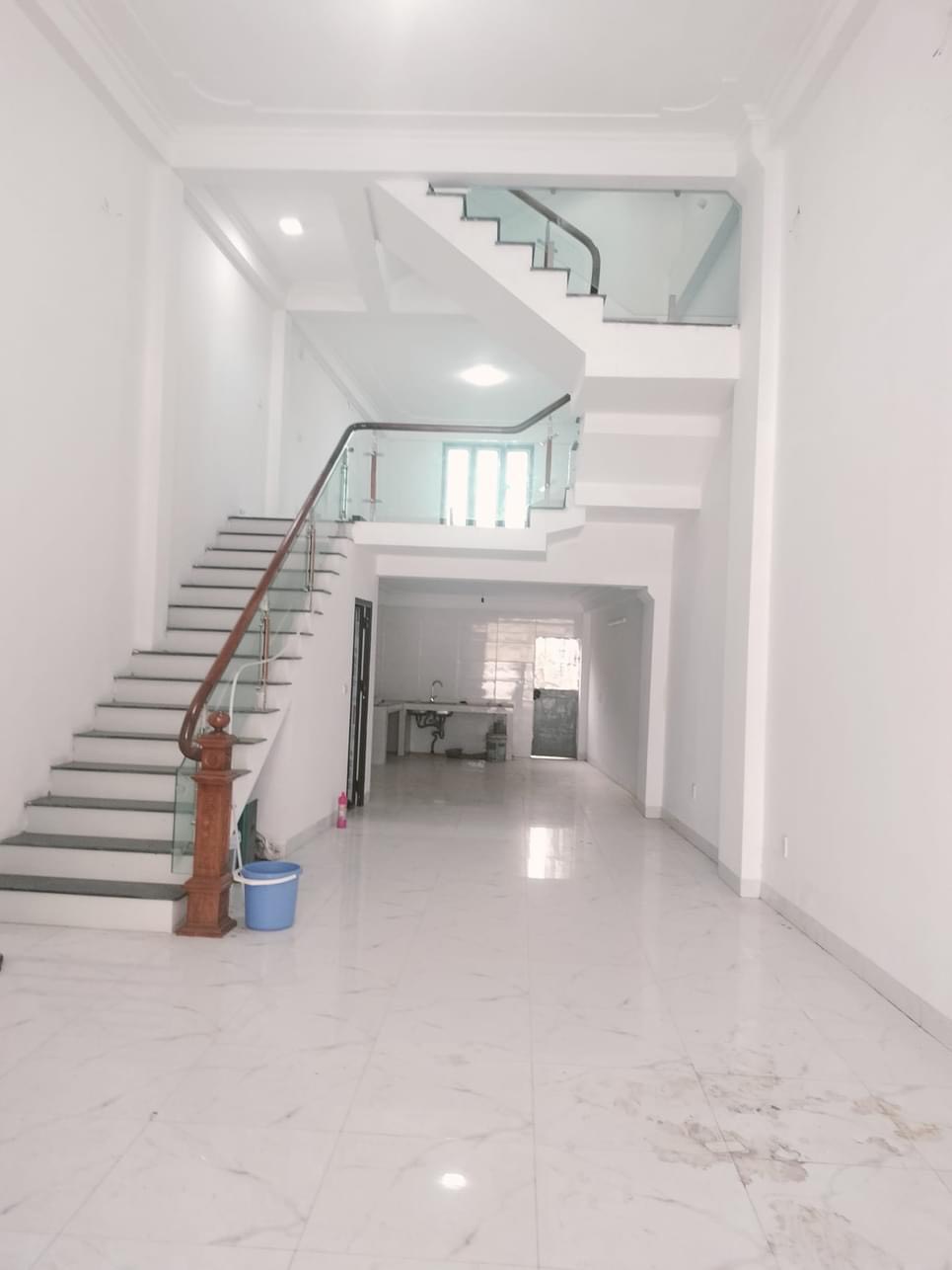 Chinh chủ sở hữu toà nhà cho thuê làm văn phòng công ty, nhà trẻ tư thục, trung tâm anh ngữ, phòng khám...trừ thuê dịch