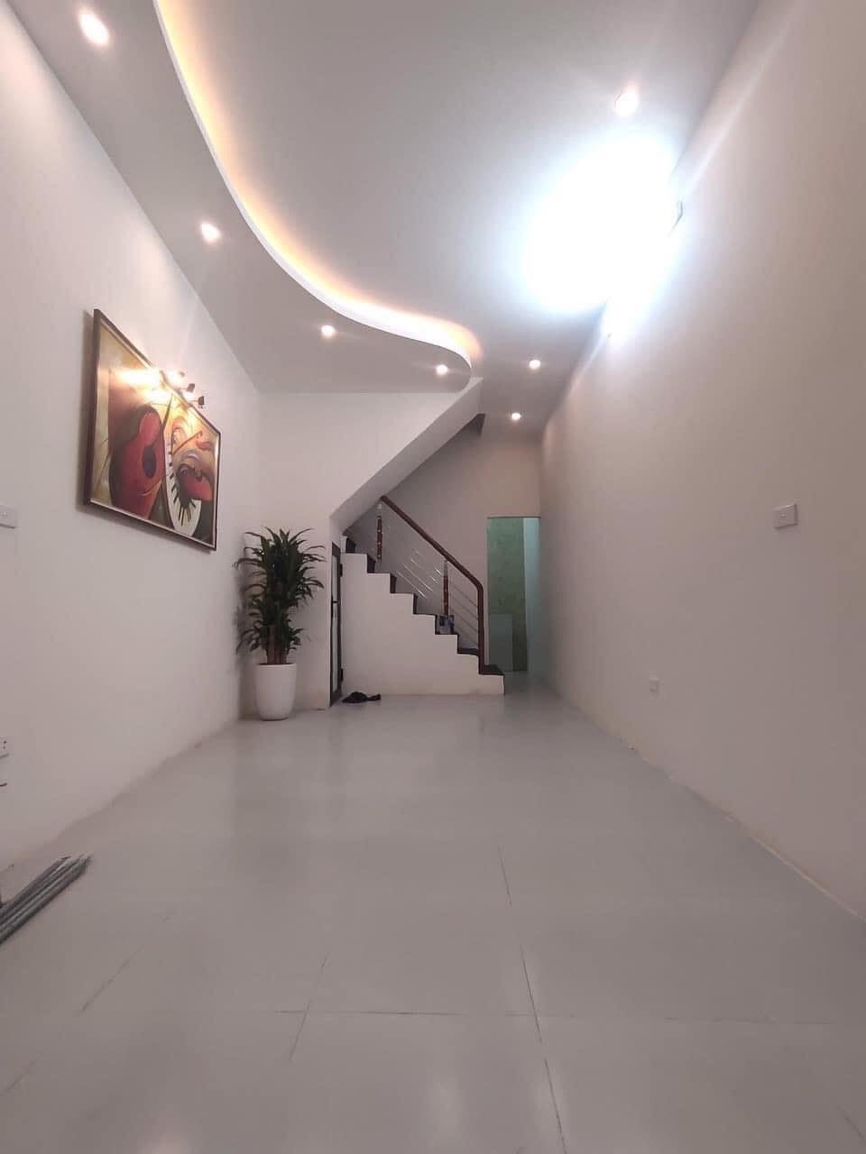 Bán Nhà 4 Tầng Phố Thái Thịnh — Đống Đa, DT 32m2 - Ngõ Thông, Lô Góc, Vài Bước Chân Ra Phố.