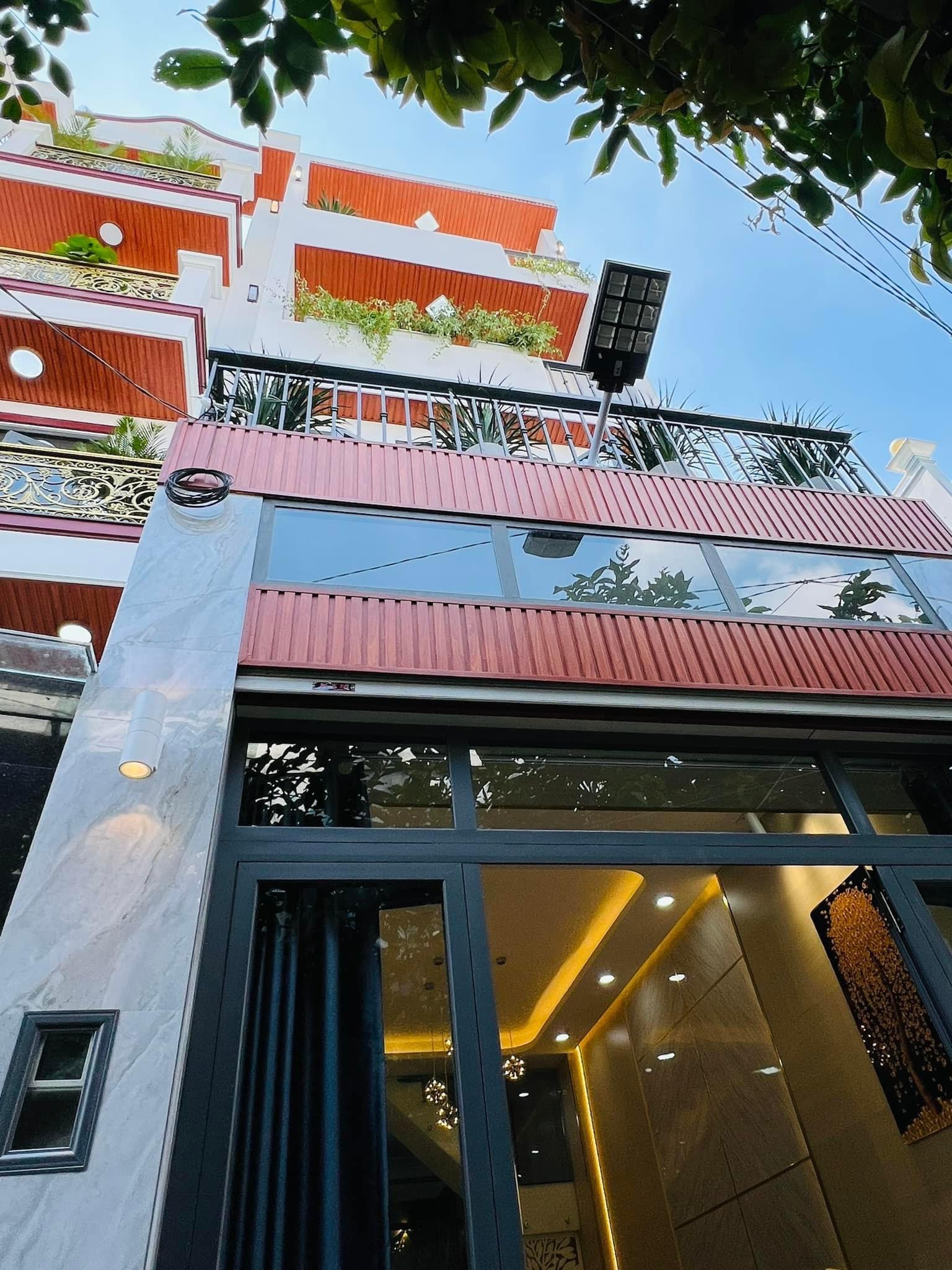 RẺ THẾ NÀY CHẮC KHÔNG PHẢI HẺM XE HƠI ĐÂUCả nhà xem hình nhé, xe 7 chỗ vô tư luôn ạ Giá chốt cực tốt đang