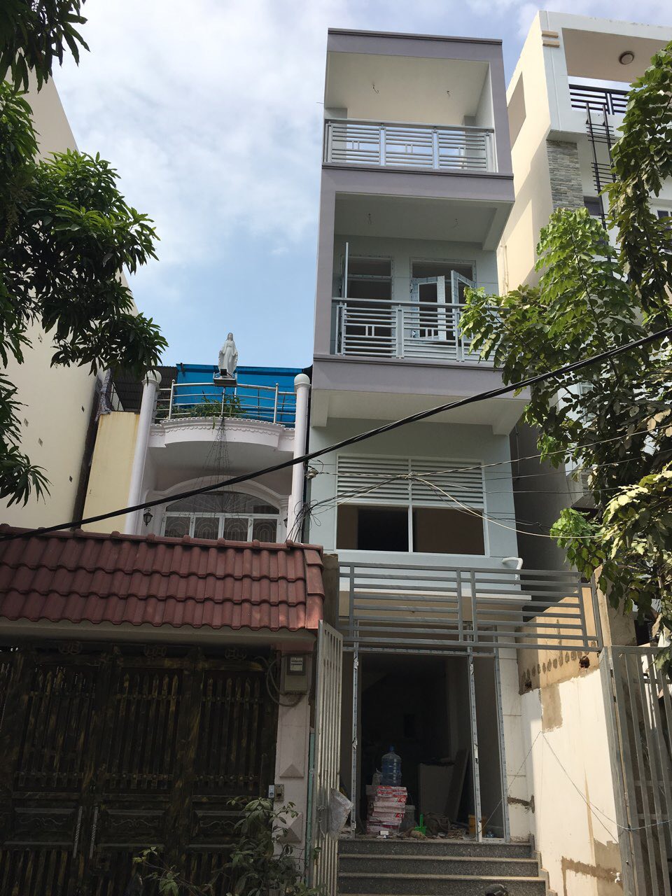 Nhà mặt tiền đường 51 2PN 2WC còn mới đẹp như hình