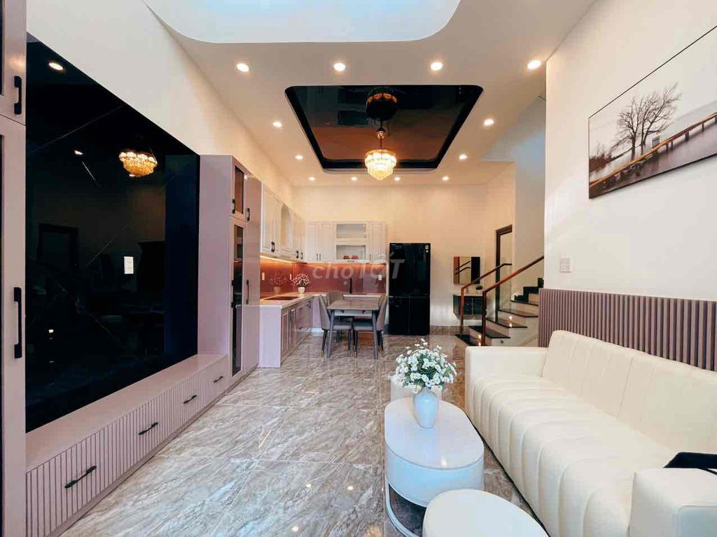 Nhà cho thuê 3 tầng đường Tiểu La 15 tr/th