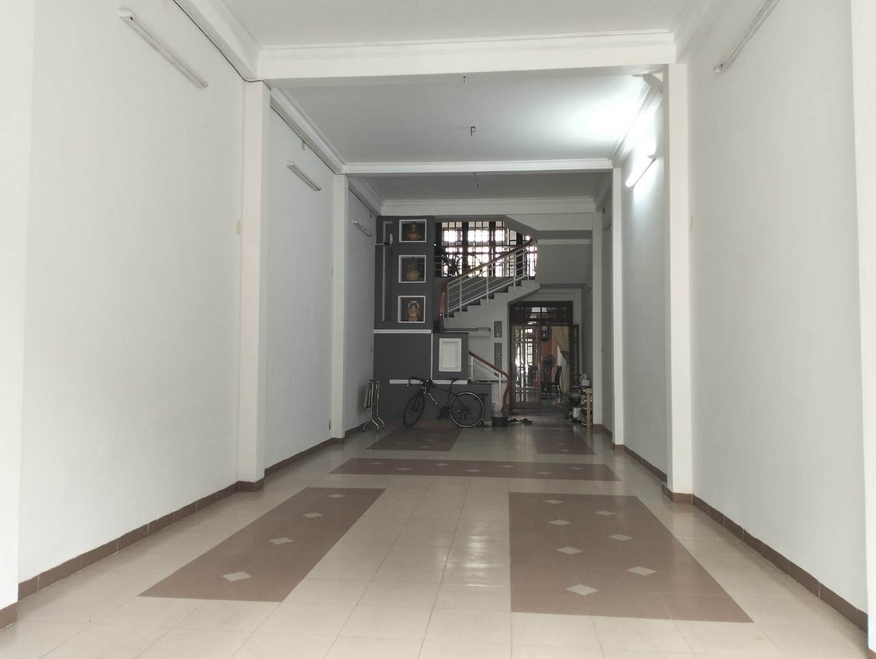 Mặt bằng trống suốt mặt tiền Hoàng Diệu – 9 tr/th