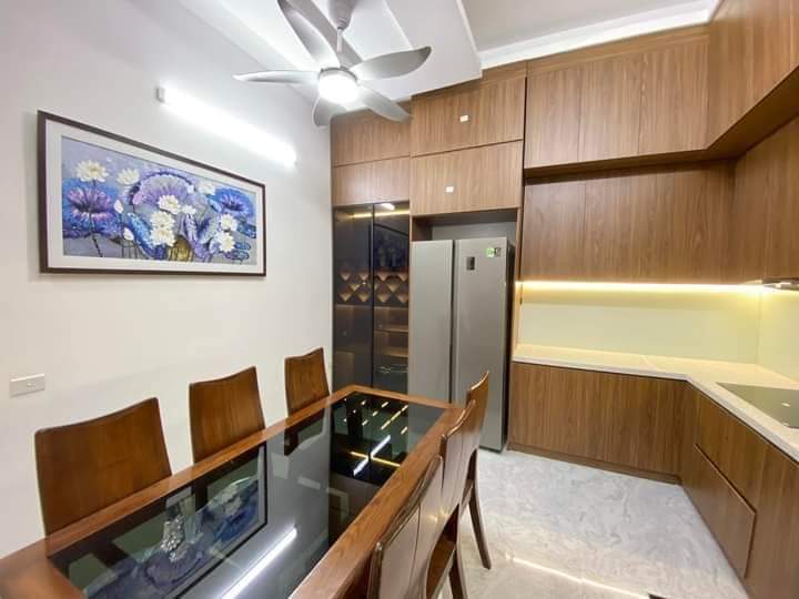 Bàn nhà Giáp Bát, mặt ngõ, cách phố đúng 1 nhà, kinh doanh online, 5,4 tỷ