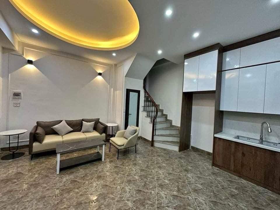 Bán nhà Lĩnh Nam, 40m x 5T x 3.9 tỷ, Ô TÔ TRÁNH 20M - GIÁ HỢP LÝ - Ở LUÔN