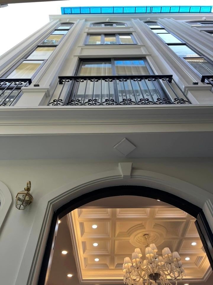 BÁN NHÀ #QUẦN_NGỰA giao Văn Cao. Ô Tô Đỗ Cửa. Ngõ Thông. 4.5 Ngủ. 7.52 tỷ