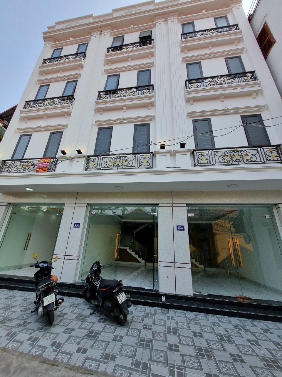 Bán nhà xây mới tinh ngõ ô.tô đỗ cửa 24h, 63m x 4 tầng GIÁ 4.35 tỉ tại 193 Văn Cao