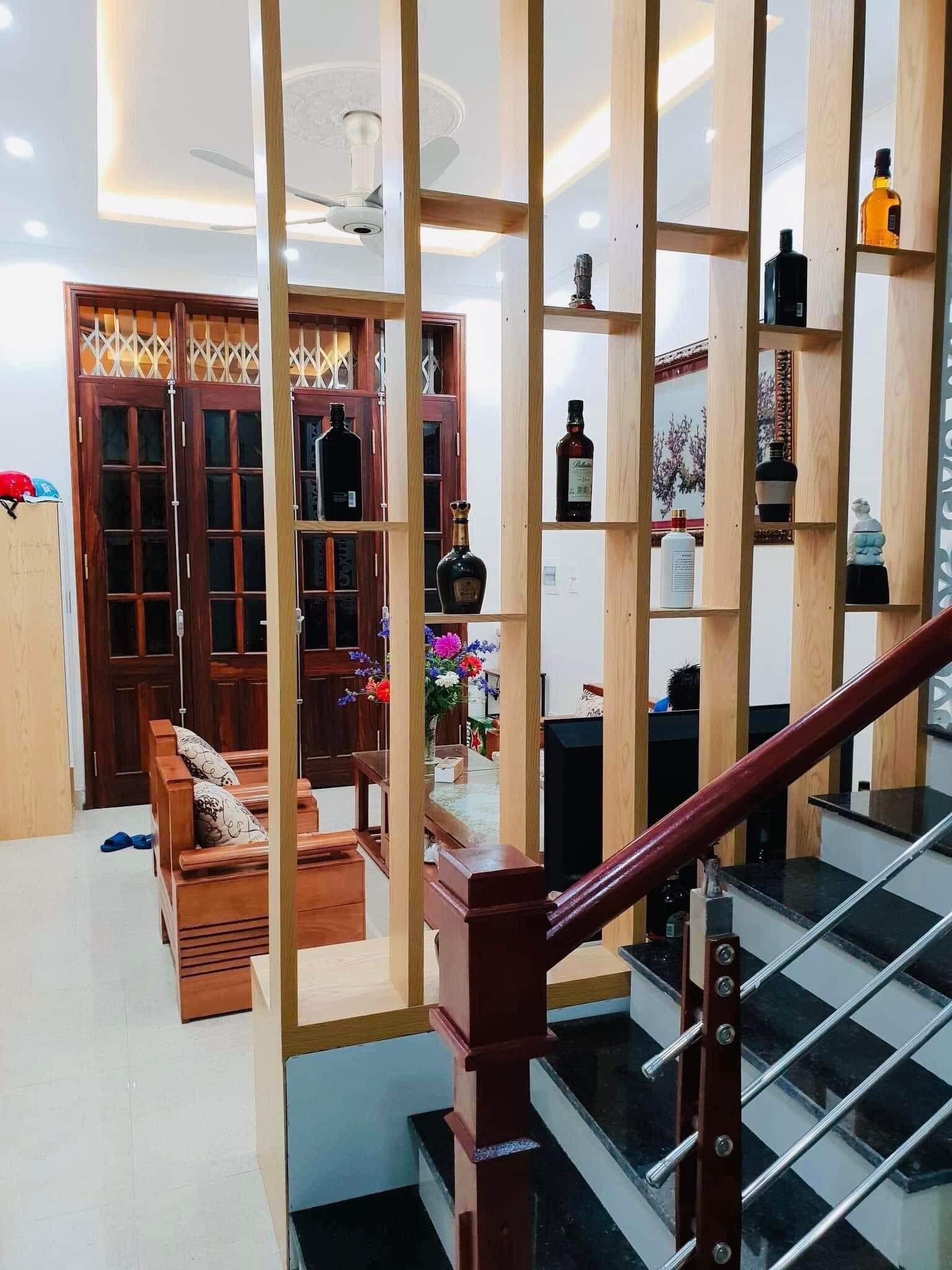 Bán Nhà Khương Trung 30m2 5 Tầng - Gần Phố, Cách Ô Tô 20m - Chủ Tặng Lại Nội Thất.