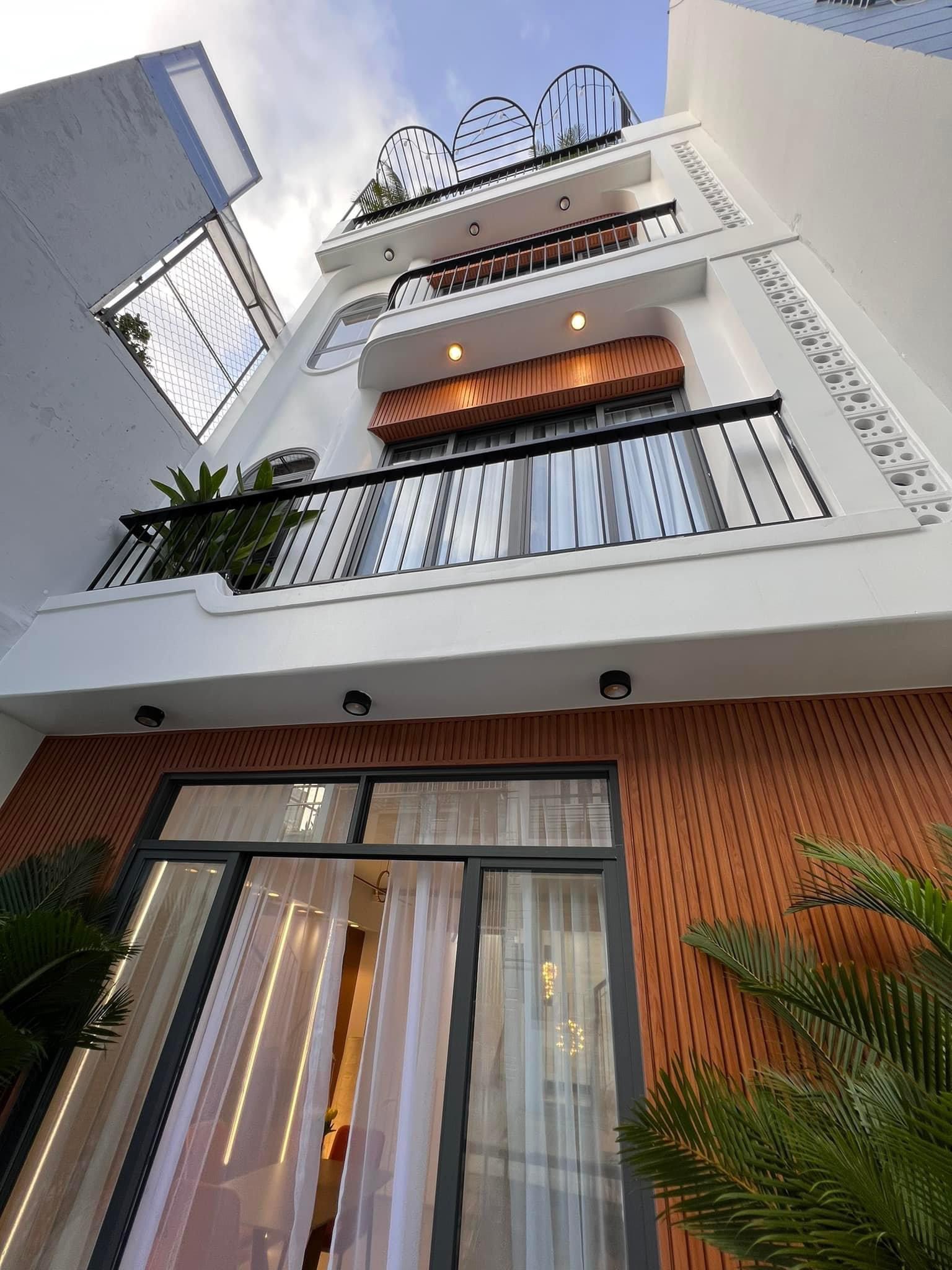 Hạ giá 400tr cho siêu phẩm nhà đẹp sớm tìm được chủ nhân mới!! Nhà 435/12 Le Van Tho P9 Gò Vấp!! Giá chỉ