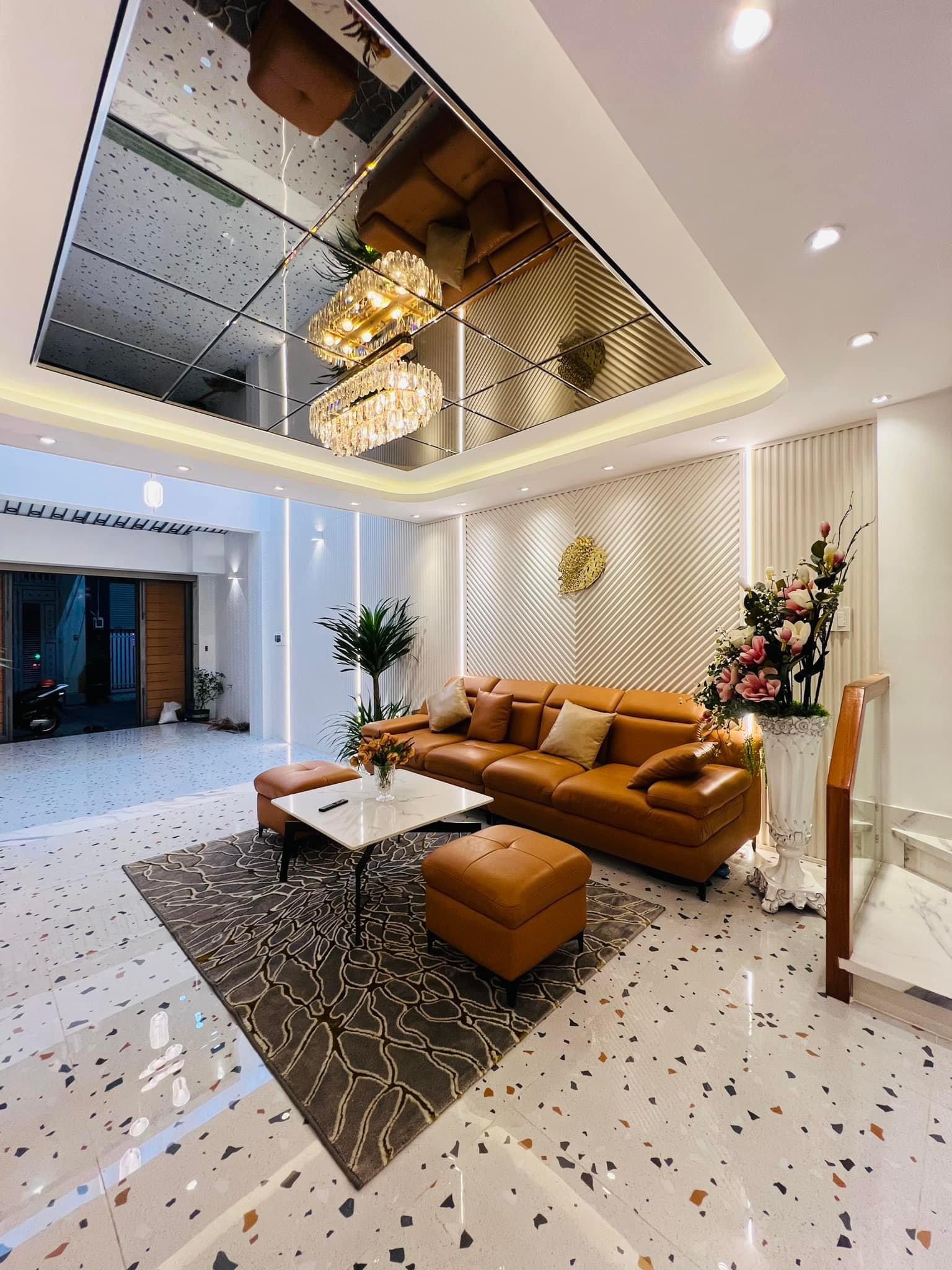 Vị Trí : Nguyễn Văn Khối - P.8 - Gò Vấp - HCM Kết Cấu : 1 trệt 1 lửng 3 lầu gồm gara xe hơi pk bếp 3 pn trong đó