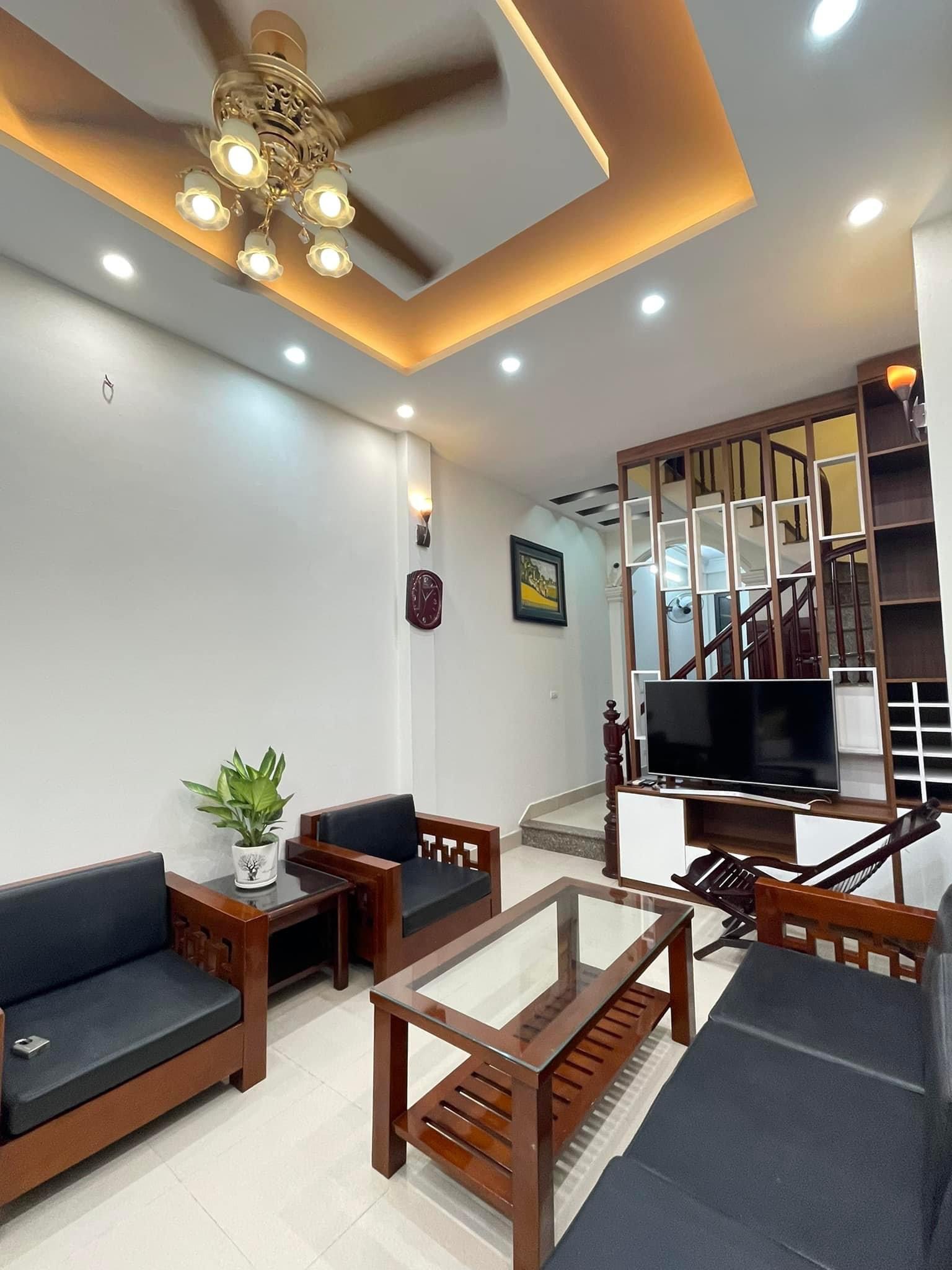 Bán Nhà Đẹp Lĩnh Nam, 1 bước ra phố - Nhà đẹp ở ngay 40m4T 4.8 Tỷ