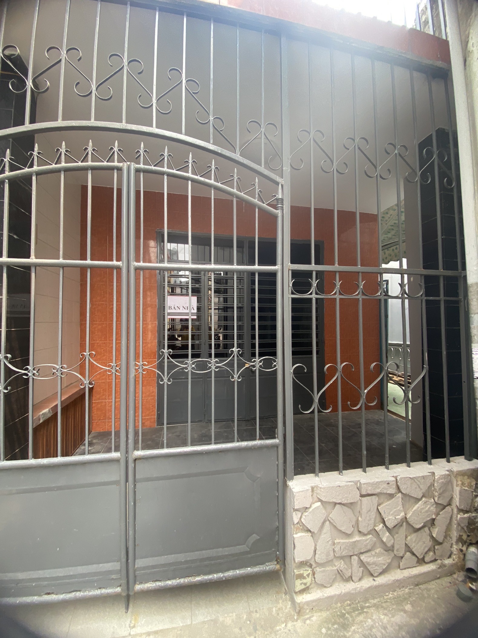 Bán nhà kiệt Huỳnh Ngọc Huệ 2 tầng gần 80m2 chỉ hơn 2 tỷ.