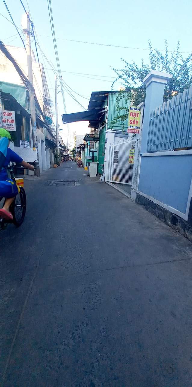 Cần Bán Gấp Nhà Hoàng Quốc Việt. P. Phú Mỹ.Quận 7 . Nhà DT.84M 3 Tầng BTCT Kiên Cố. HXH. Tiện Kinh Doanh Buôn Bán Nhà