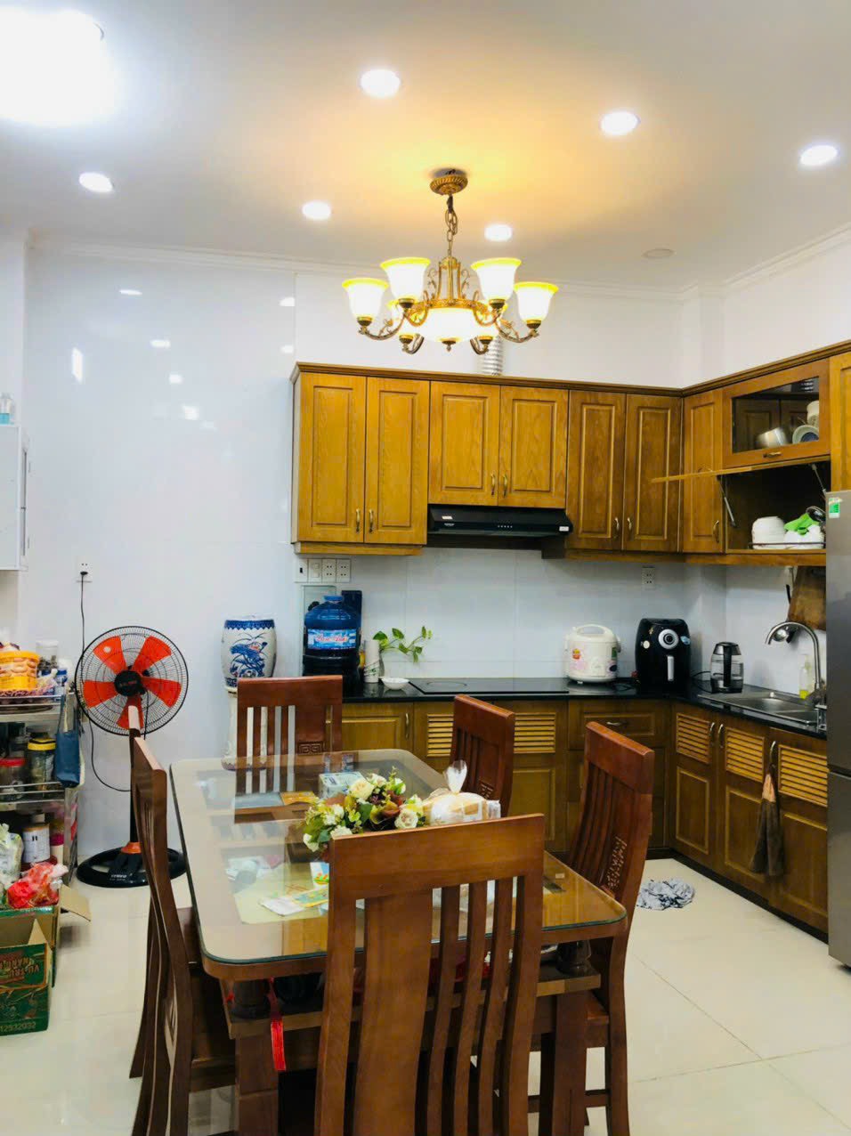 Chính chủ gửi bán nhà P5 Dương Quảng Hàm hẻm thông gần mt đg lớn-- Diện tích : Ngang 4m dài 12m sổ vuông vức-- Hiện