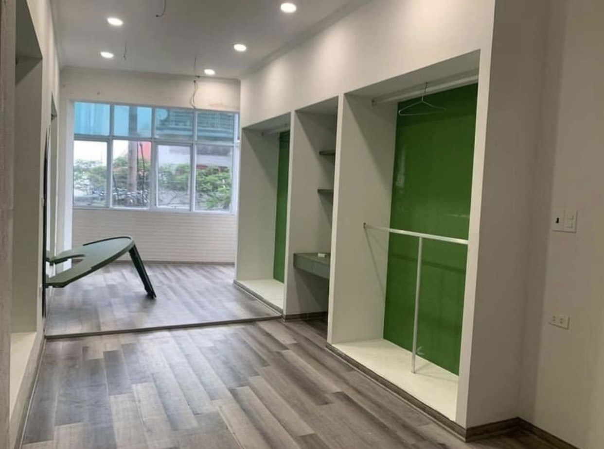 MT1025. CHO THUÊ NHÀ MẶT ĐƯỜNG LÊ LỢI 3 TẦNG THÔNG SÀN VỈA HÈ SIÊU RỘNG