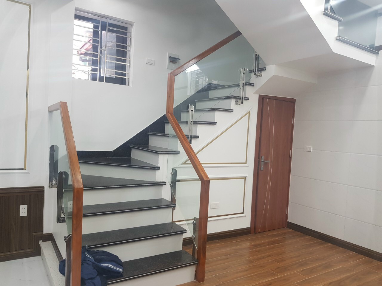 Bán nhà xây mới tinh ngõ 229 Hàng Kênh thông Lạch Tray, 43m x 4 tầng GIÁ 2.8 tỉ cực đẹp