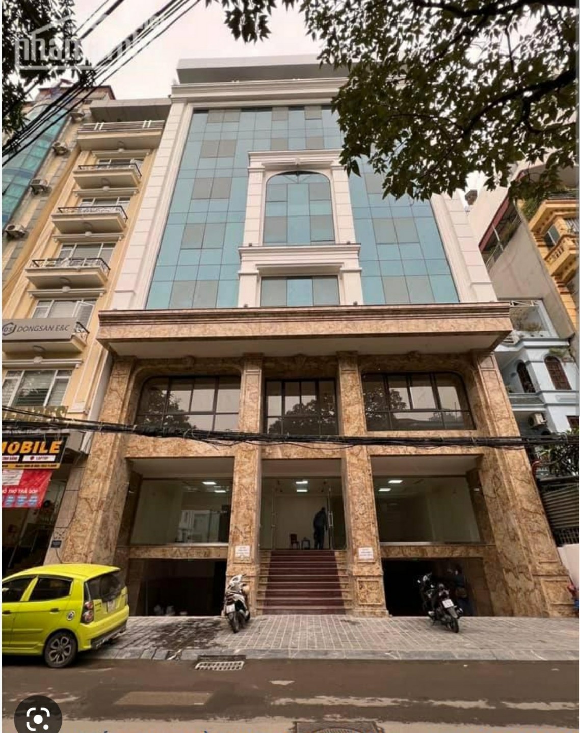 Chính chủ cần cho thuê nhà Hoàng Cầu DT 60m2 x 5 tầng x MT 6.5m - Vỉa hè rộng - thông sàn giá 48 tr/th