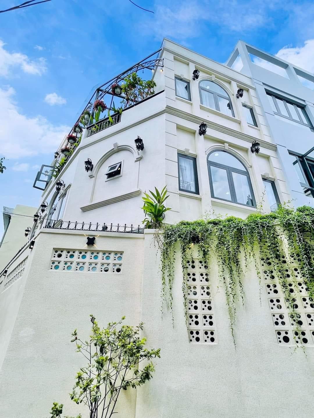 SIÊU PHẨM VILLA PHỐ PHẠM VĂN CHIÊU GÒ VẤP 49/ ĐƯỜNG SỐ 51 PHƯỜNG 14 GÒ VẤP…Diện tích: ngang 6m ( nở hậu 8m) x dài