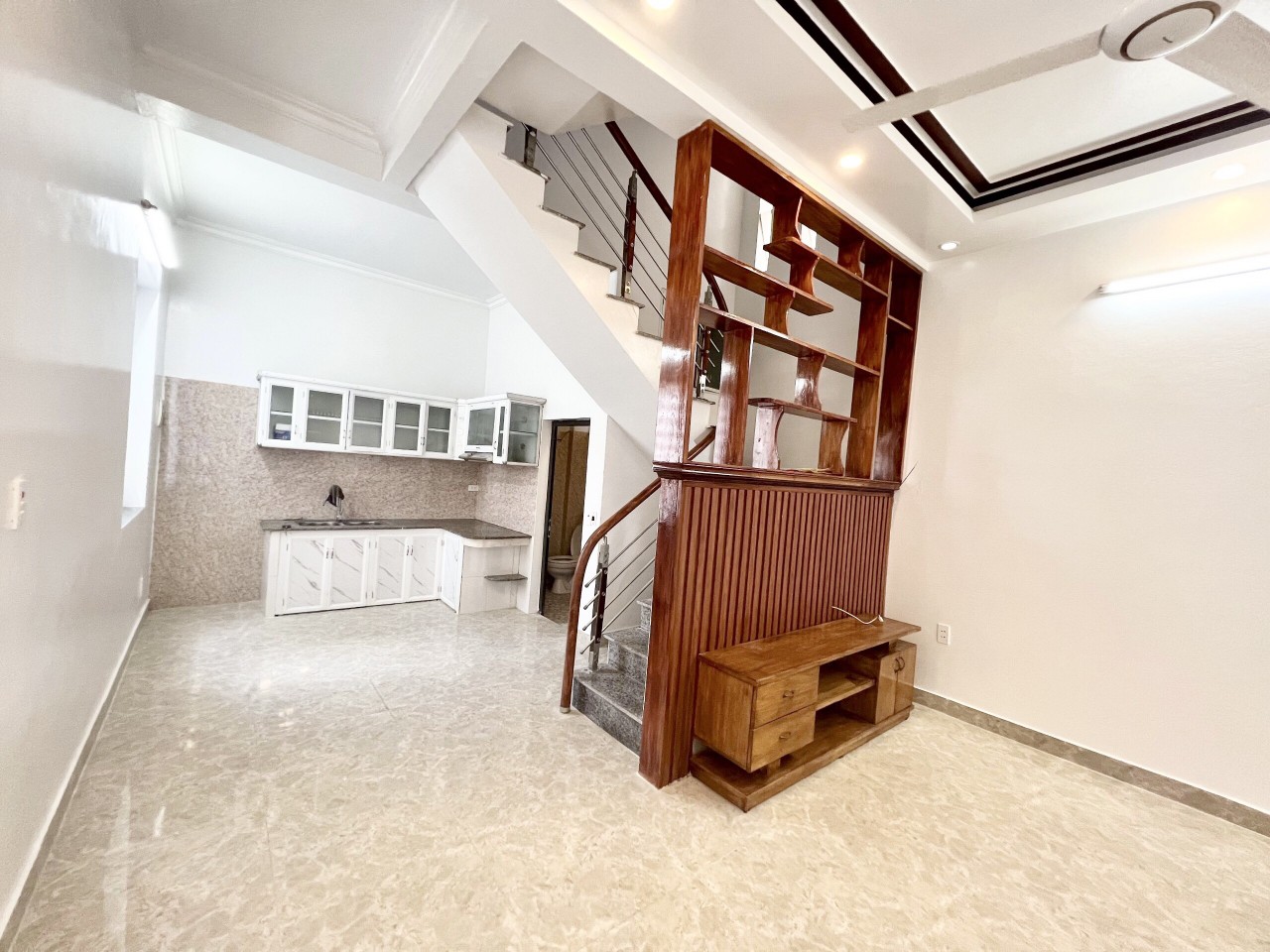 Bán nhà ngõ 594 Thiên Lôi, 37m x 3 tầng dân xây độc lập, GIÁ rẻ chie 1.79 tỉ