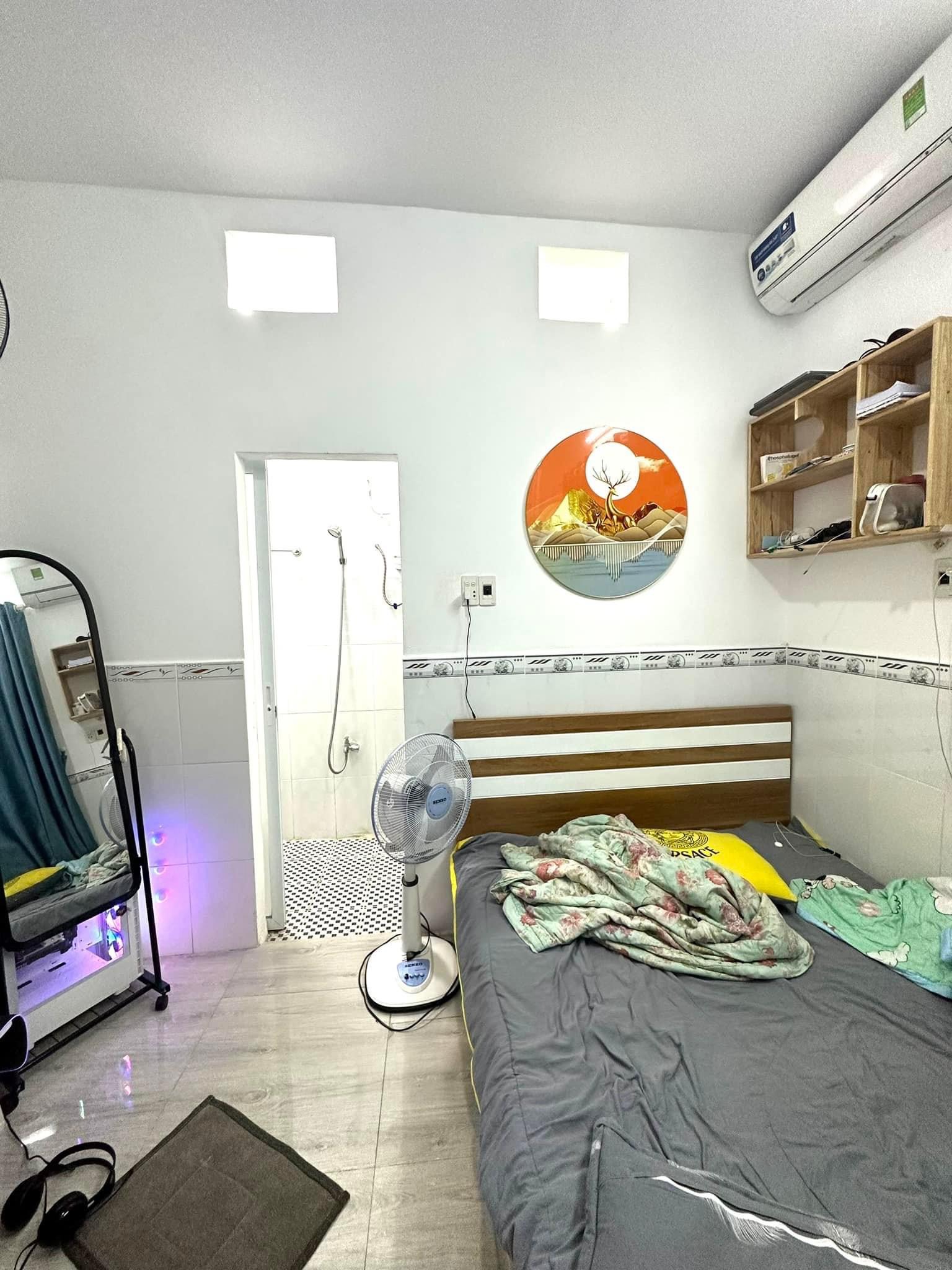 Bán căn nhà xinh xắn đúc 4 tầng giá 2.5 tỷ hiện đang cho thuê 10tr/ tháng, hẻm XH thông khu trung tâm Quang Trung