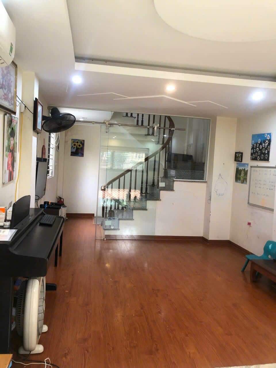 Siêu phẩm Lô góc, Nhà dẹp ở luôn Tứ Hiệp, Thanh trì 34m2, 5 tầng chỉ hơn 2,7 tỷ